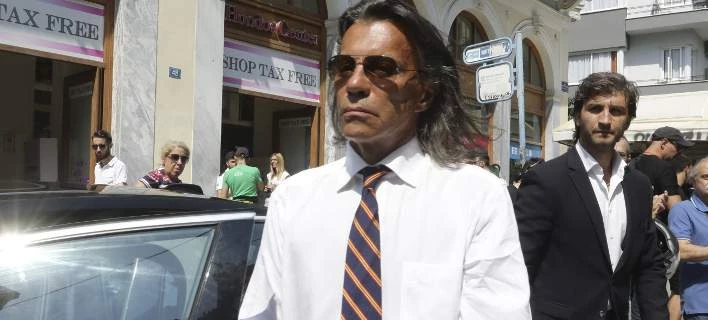 «Ψινάκη παραιτήσου το θέλουν οι νεκροί σου» – Χαμός στο δημοτικό συμβούλιο Μαραθώνα (Βίντεο)